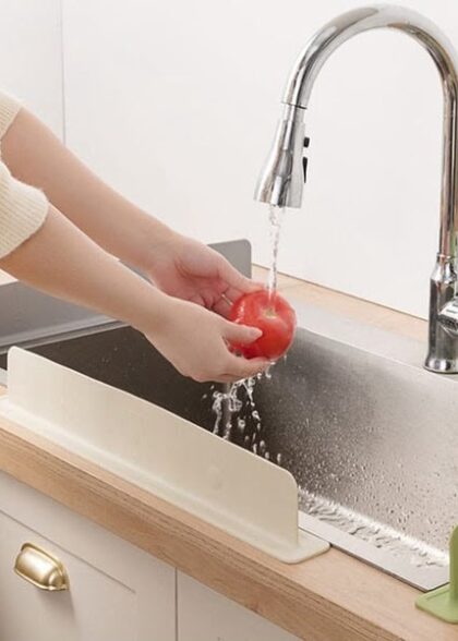Kitchen Sink Splash Guard, Flexible Silicone Water Splash Baffle, Countertop Water Catcher for Sink Faucet, Anti Splash Protector